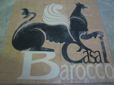 Pavimentazione logo aziendale 1,50x1,50 realizzato in tre colori e materiali diversi con tecnologia T.W.S.