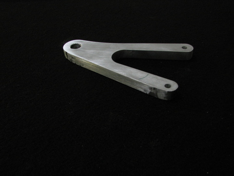 Particolare meccanico in alluminio 20mm. ad uso motociclistico, realizzato con tecnologia waterjet