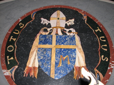 Pavimento decorato. Fonte basilica di S. Pietro.tipo di lavorazione "commesso fiorentino" realizzabile con tecnologia T.W.S.