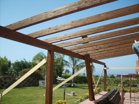 Tettoia in legno