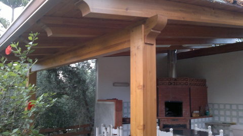Copertura forno con travi lamellari di Larice