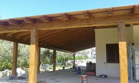 Copertura veranda con travi lamellari