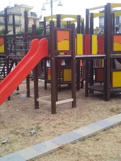 Installazione del Parco Giochi per Bambini a Piazza Butera donato dal Rotary.