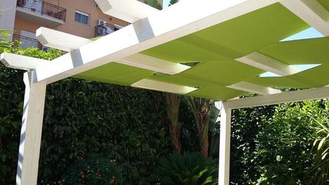 Pergola addossata con teli