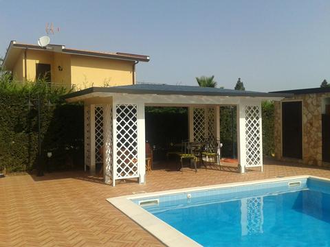 Copertura Con Tegola Canadese Blu traditional.