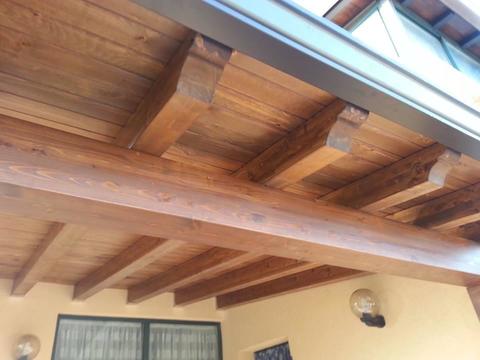 Veranda in legno lamellare una falda impregnato e verniciato.