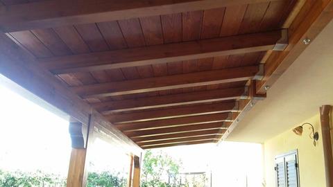 Prolungamento veranda una falda in legno lamellare Larice impregnato e verniciato.