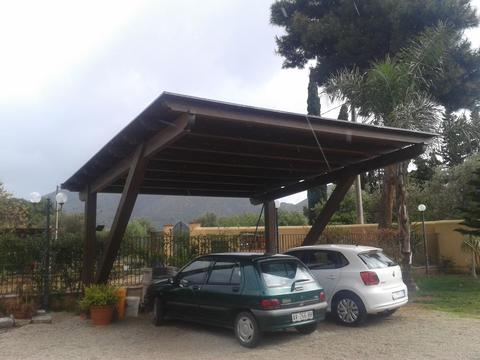 Copertura posteggio per due auto