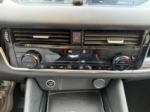 Nissan Qashqai 1.3 DIG-T MHEV 140 CV N-CONNECTA Elettrica / Benzina