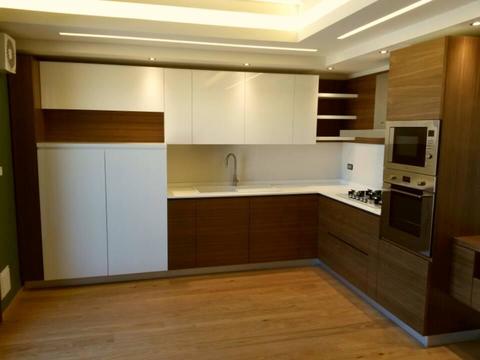 Cucina Noce Canaletto e bianco lucido Chiaramonte Ragusa Sicilia ... Cucina Noce Canaletto e bianco lucido Chiaramonte Ragusa Sicilia ...