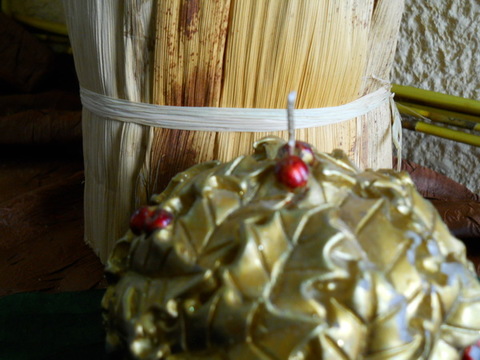 Candela agrifoglio dm. 10 - Sconti per Fioristi e Aziende - Scolpita a rilievo