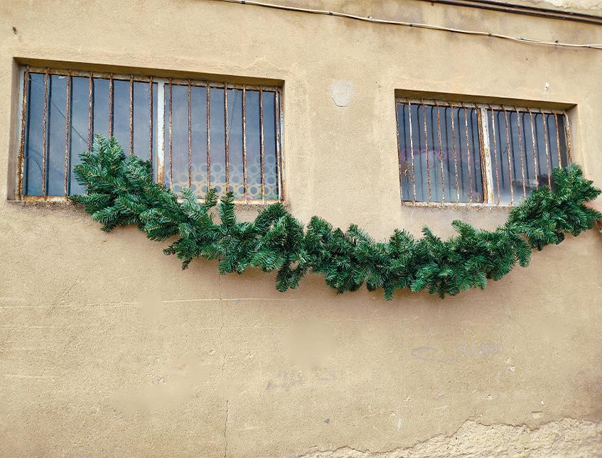 Festone di Natale cm.270 - Sconti per Fioristi e Aziende - dm.40 x 240 rami in Poliestere