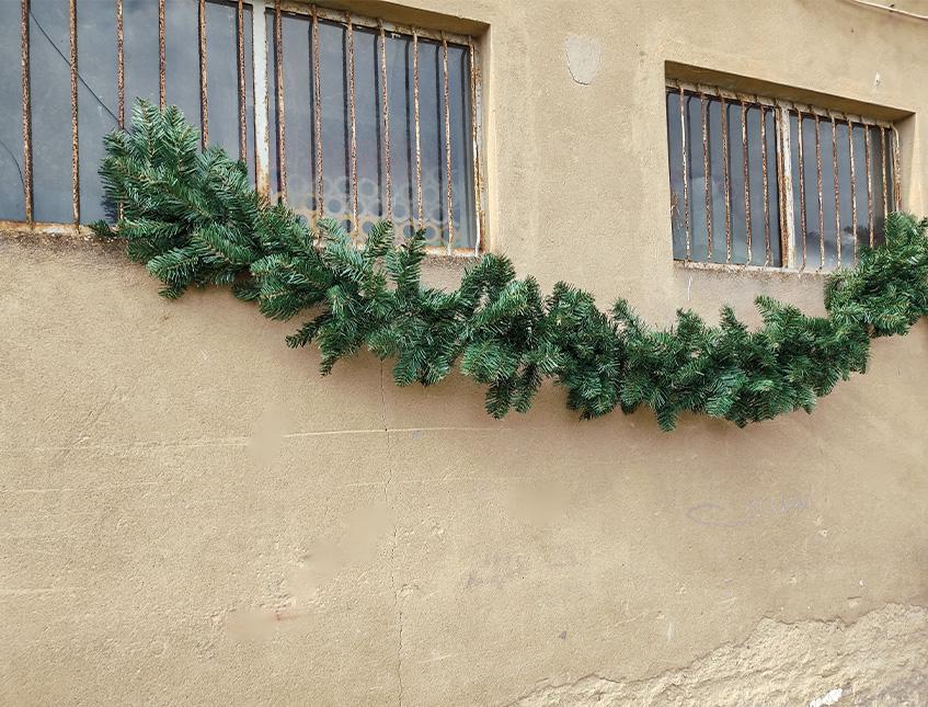 Festone di Natale cm.270 - Sconti per Fioristi e Aziende - dm.40 x 240 rami in Poliestere