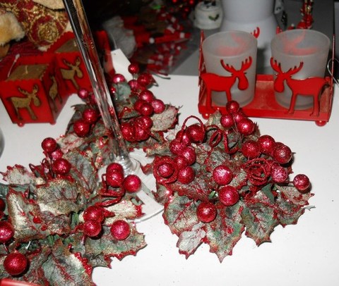 Giro Candela Holly Berry - Sconti per Fioristi e Aziende - Diametro 16 cm.