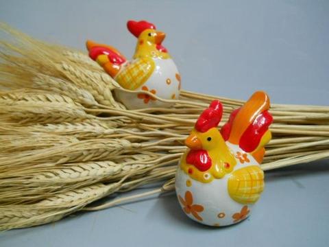 Gallo e gallina a coppia  in terracotta smaltata e decorata - Sconti per Fioristi e Aziende