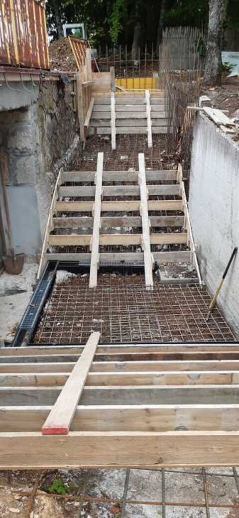 REALIZZAZIONE DI SCALE IN CEMENTO ARMATO ADRANO CALCESTRUZZI SU RICHIESTA