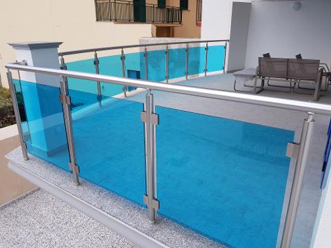 ringhiere f50 horizon in alluminio anodizzato e policarbonato lexan aluminco by vipa design.jpg