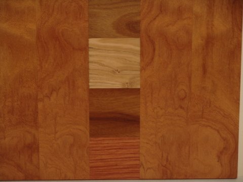 Pannello in ciliegio con inserti di vari tipi di legno