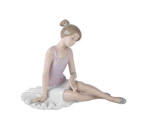 Scultura in porcellana spagnola Nao by Lladro BALLERINA A RIPOSO