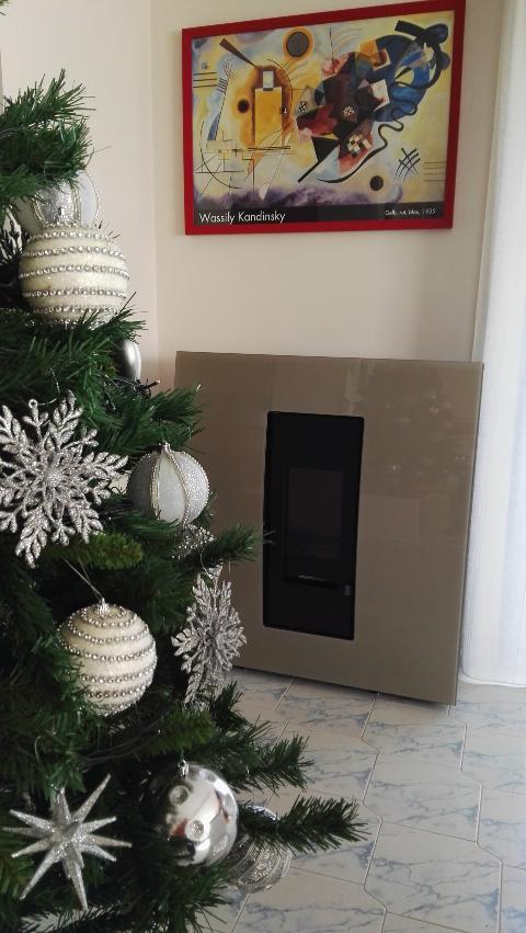 TERMOSTUFA A PELLET MORETTI DESIGN AQUA TURBO COMPACT GLASS 18Kw
