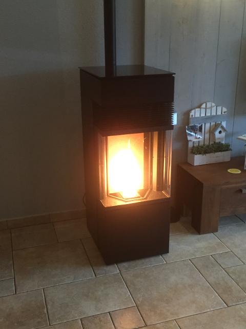 STUFA A PELLET/BIOMASSA DIELLE MAESTRALE GLASS 100