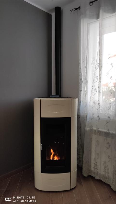 TERMOSTUFA A PELLET EXTRAFLAME ISIDORIA IDRO H16