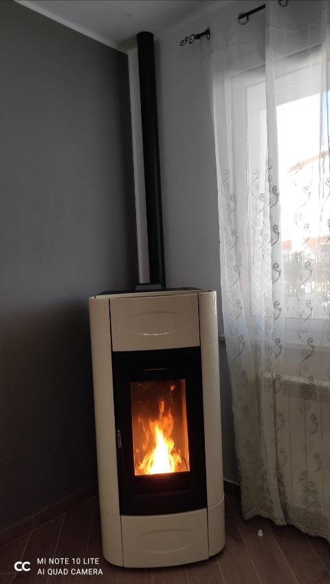 TERMOSTUFA A PELLET EXTRAFLAME ISIDORIA IDRO H16