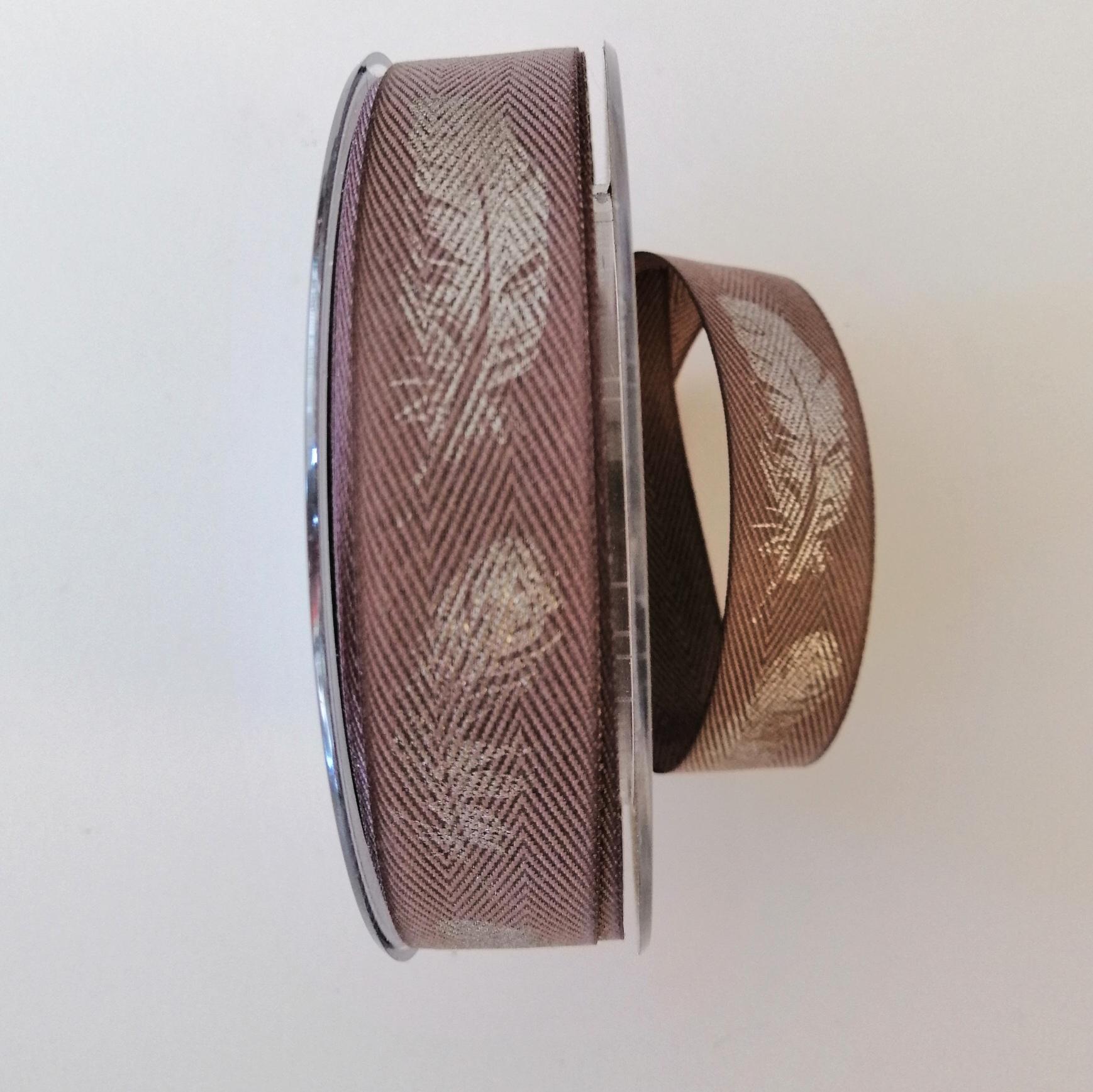 decoro piume argento pbs fondo tortora 25mm a lisca di pesce