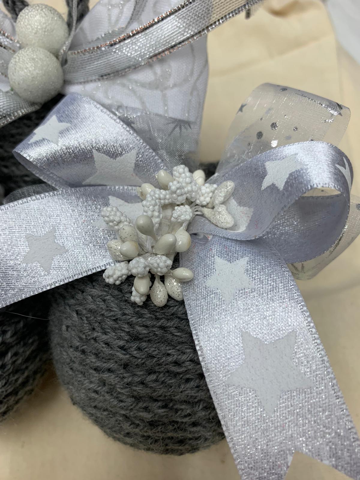 Set n° 3 Palle di Natale  arti e grafica in lana con fiocchi decorati