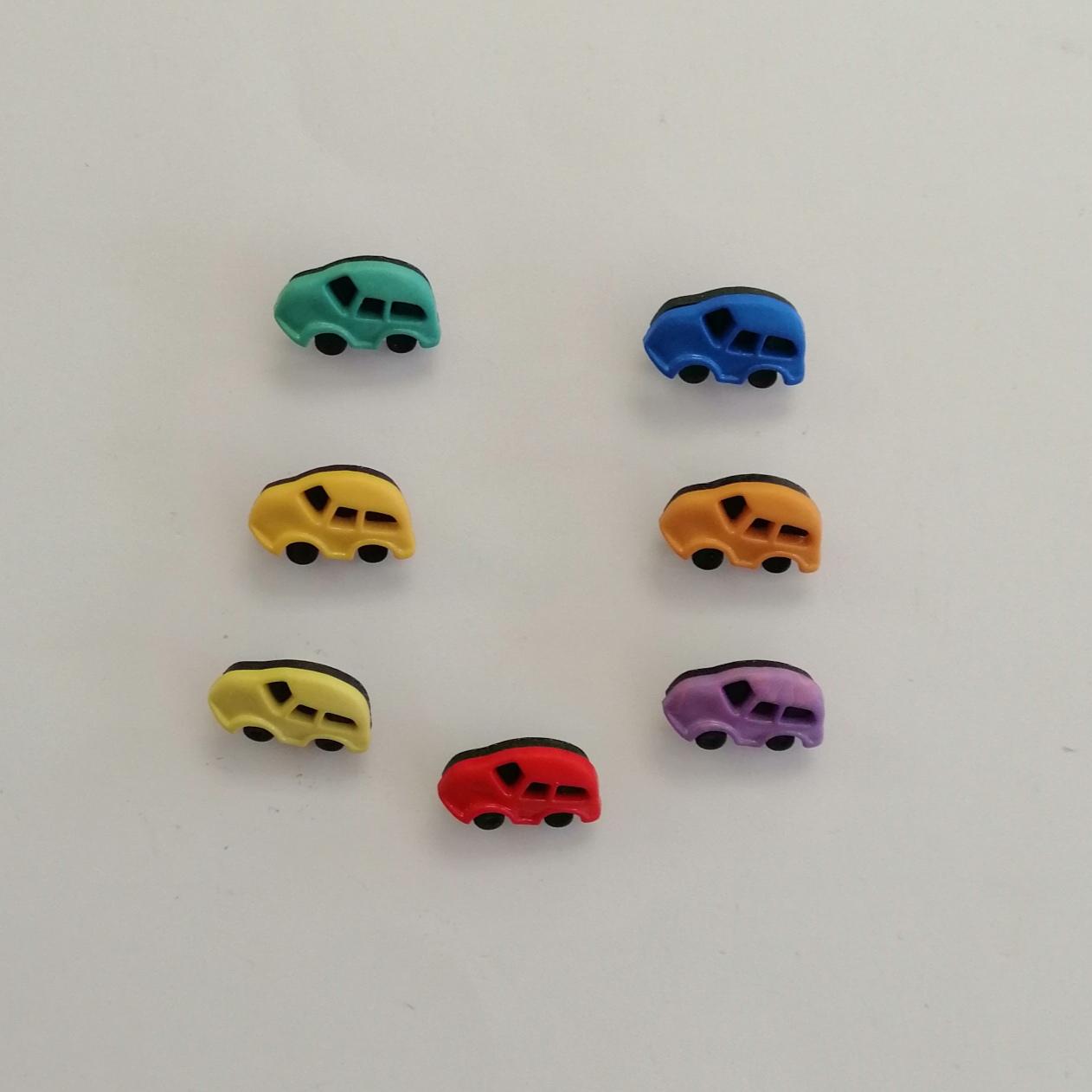 Bottoni decorativi  in resina a forma macchinine stafil busta da 7 pezzi