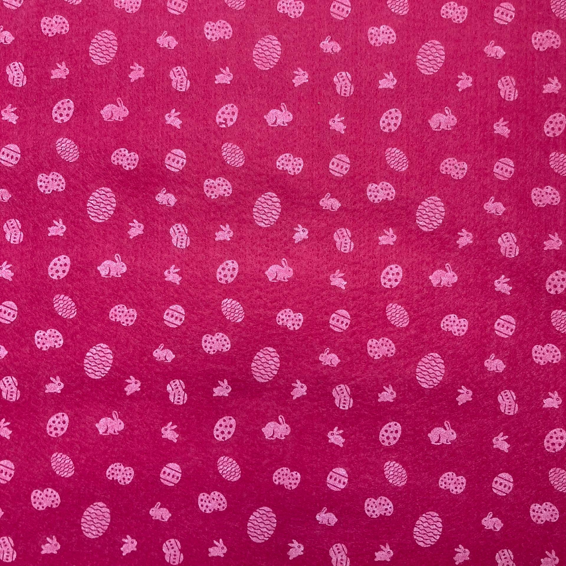 pannolenci stampato fucsia con piccoli decori di uova e conigli stafil 30 x 40 cm