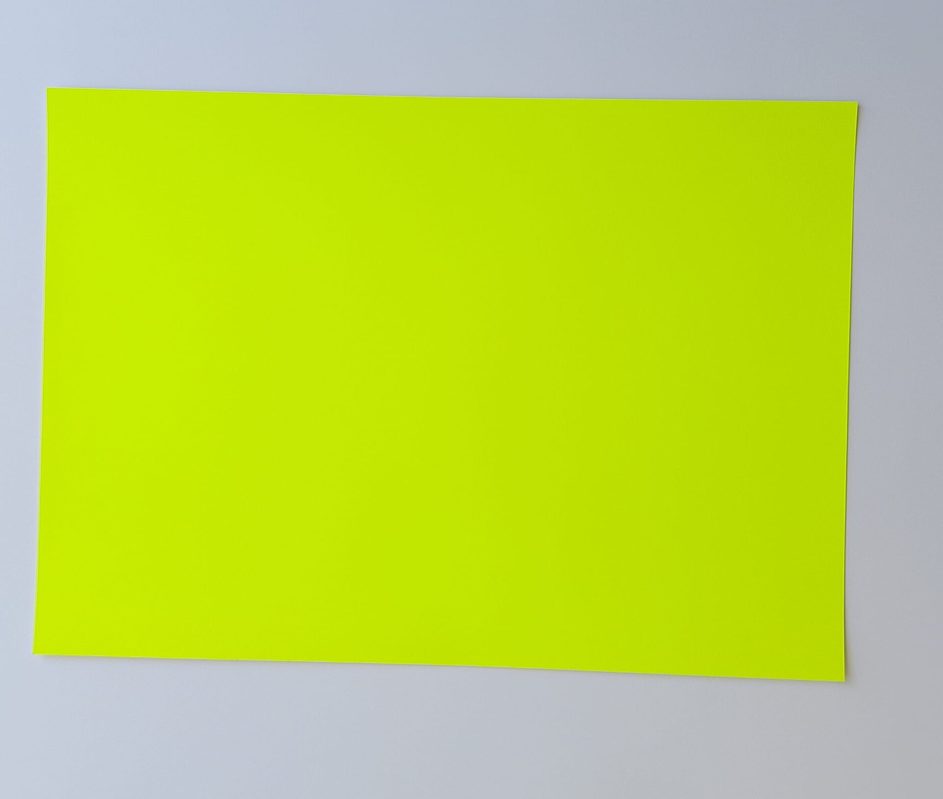 cartoncino giallo fluo  busta da 5 fogli canson 250gr  29,7 x 42