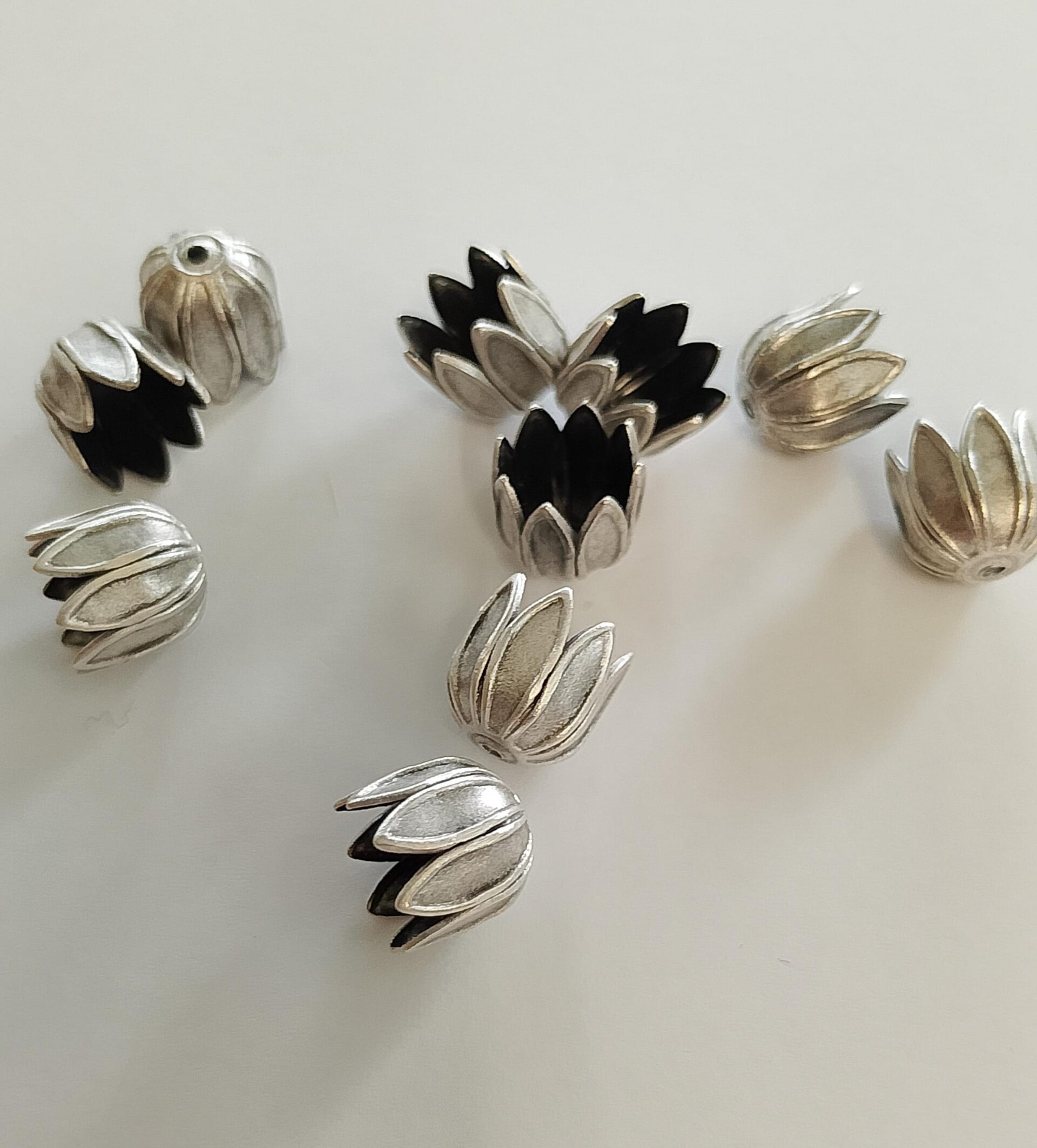 Coppetta forata argento diametro 10mm argento chiaro menoni busta da 10pezzi