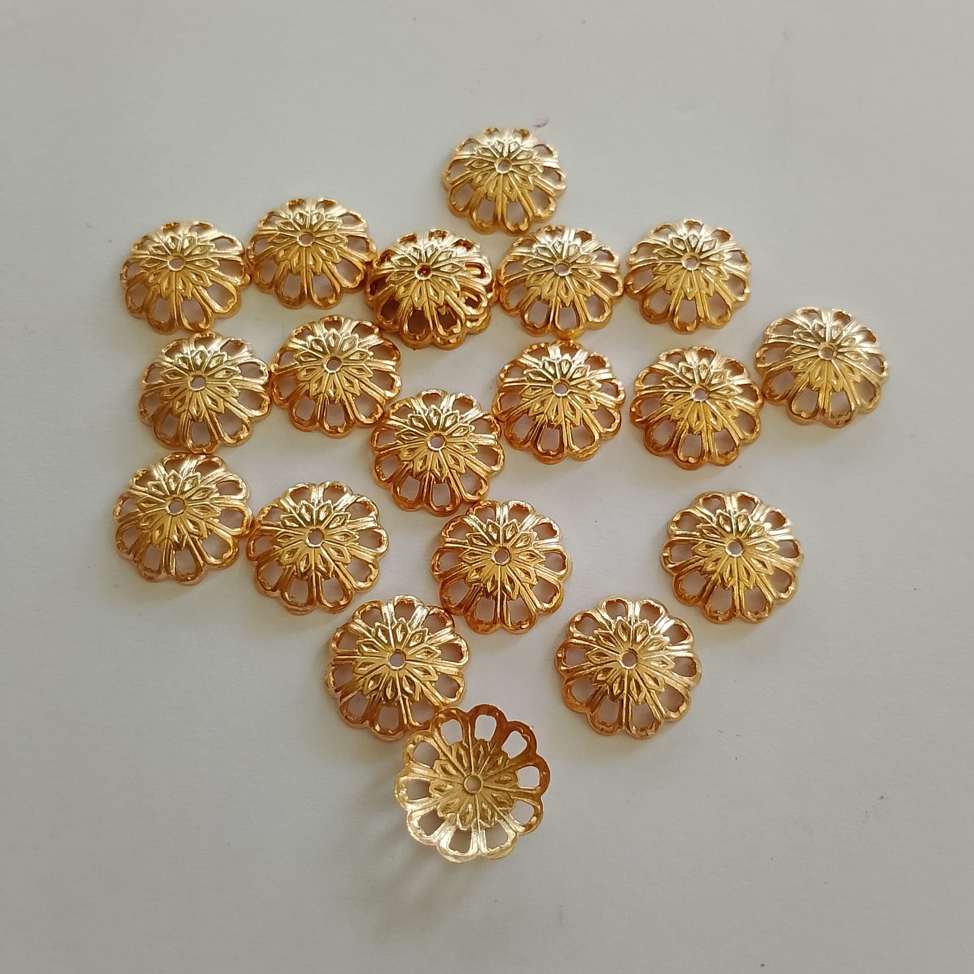 coppetta copriperla oro 14 mm menoni busta da 20 pezzi