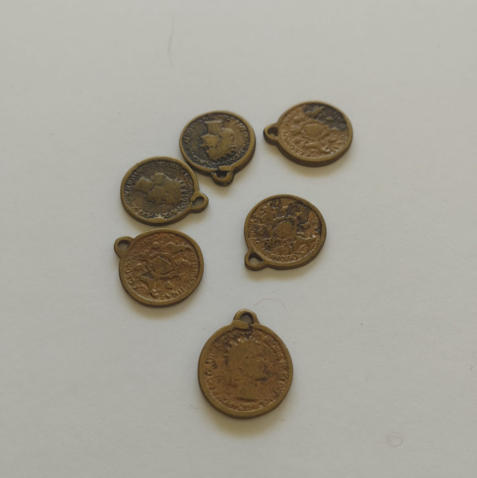 ciondolo monete inglesi colore ottone mm 21 menoni busta da 20 pezzi
