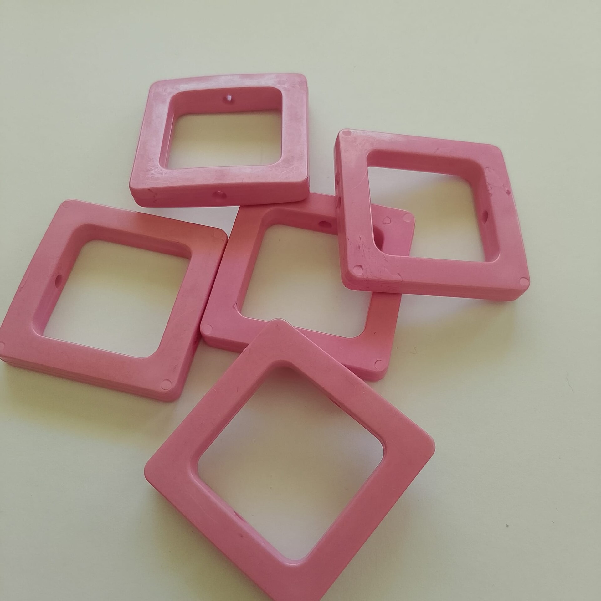 Quadrato in resina rosa 38 x 38 mm mabel busta da 5 pezzi