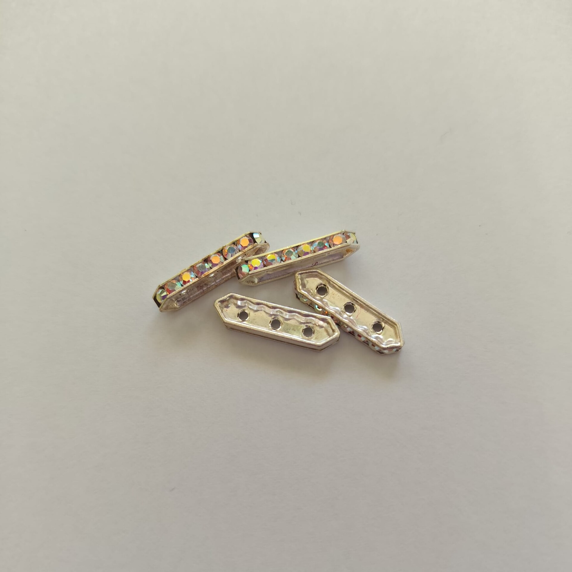 divisori a tre fori di swarovski argentati con strass laterale mm 15,5 mm swarovski busta da 10 pezzi