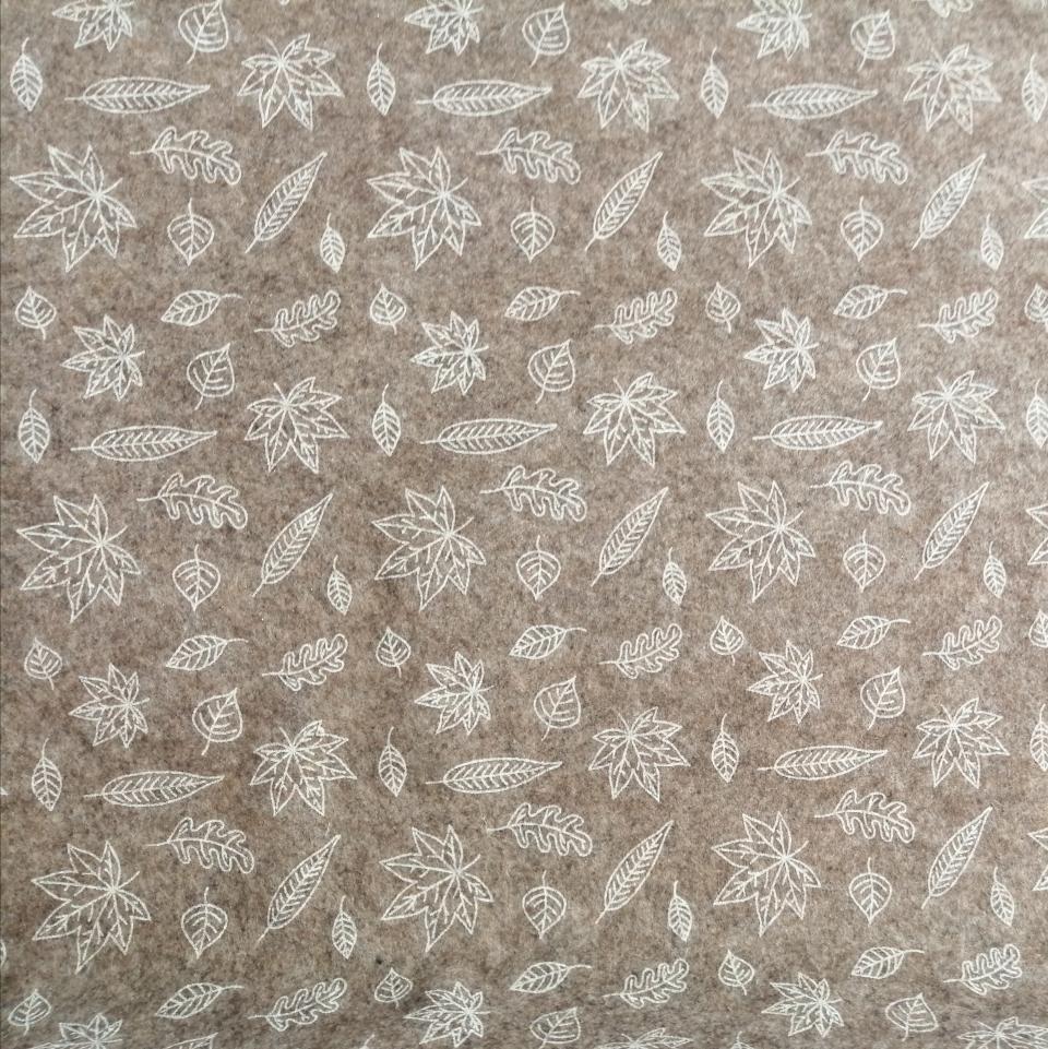 Pannolenci marrone melange con foglie bianche stafil 90x50cm