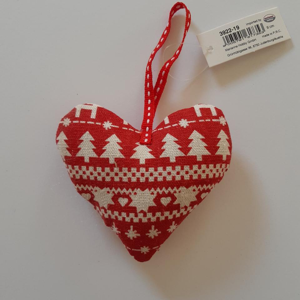Cuore di tessuto imbottito marianne hobby colore rosso 8x10cm