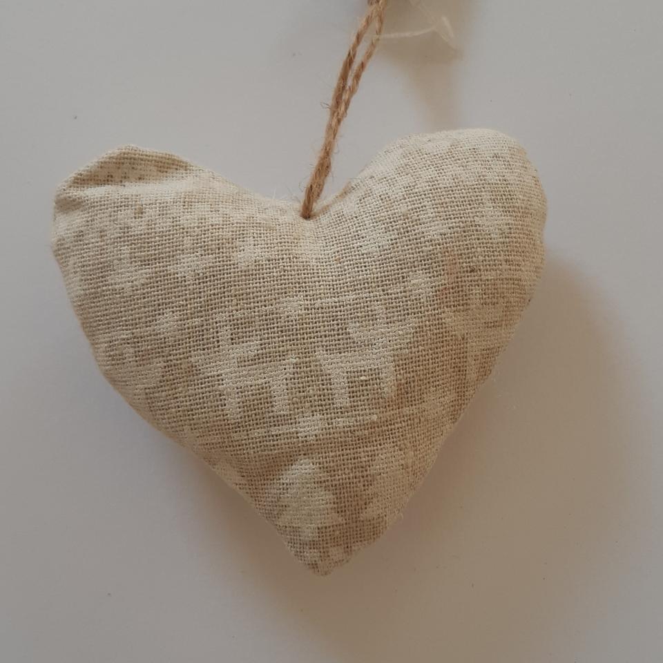 Cuore di tessuto imbottito marianne hobby colore beige 8x10cm