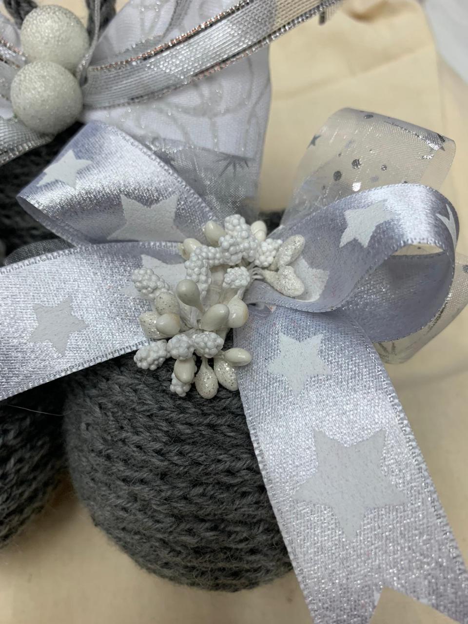 Set n° 3 Palle di Natale  arti e grafica in lana con fiocchi decorati