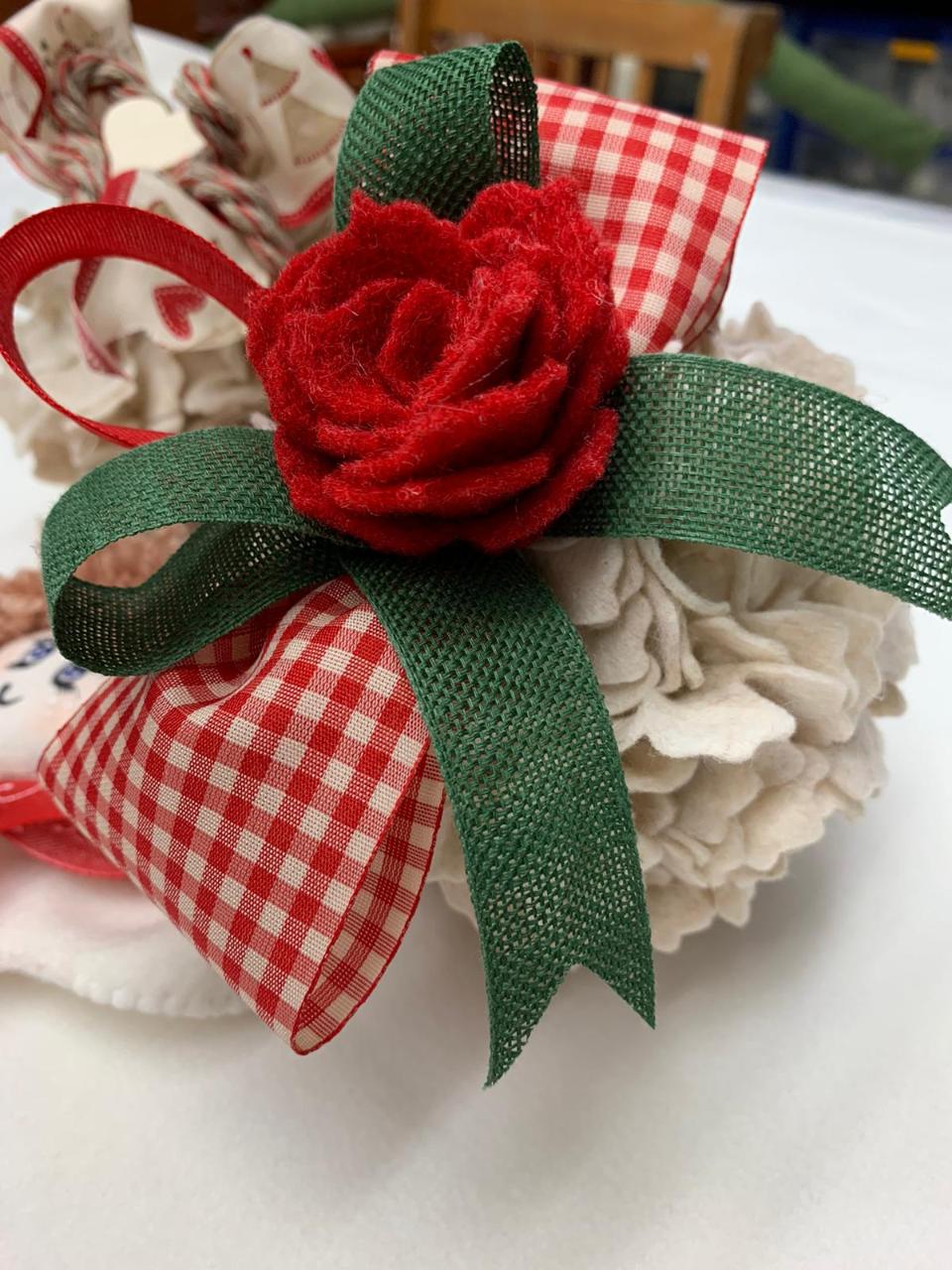 Set Palle di Natale ed un Angelo Arti e Grafica con fiocchi decorati e feltro