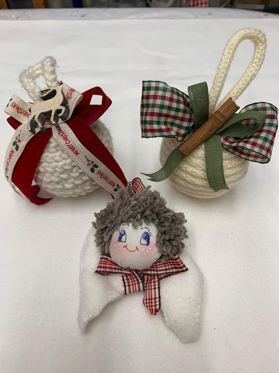 Set Palle di Natale ed un Angelo  Arti e Grafica in lana e fiocchi decorati