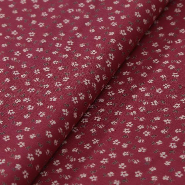 tessuto creativo country rosso con fiorellini gutermann 140 cm x 0.30