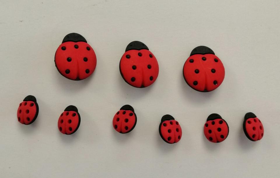 Bottoni decorativi in resina a forma di coccinelle Stafil busta da 9 pezzi 3 cm circa