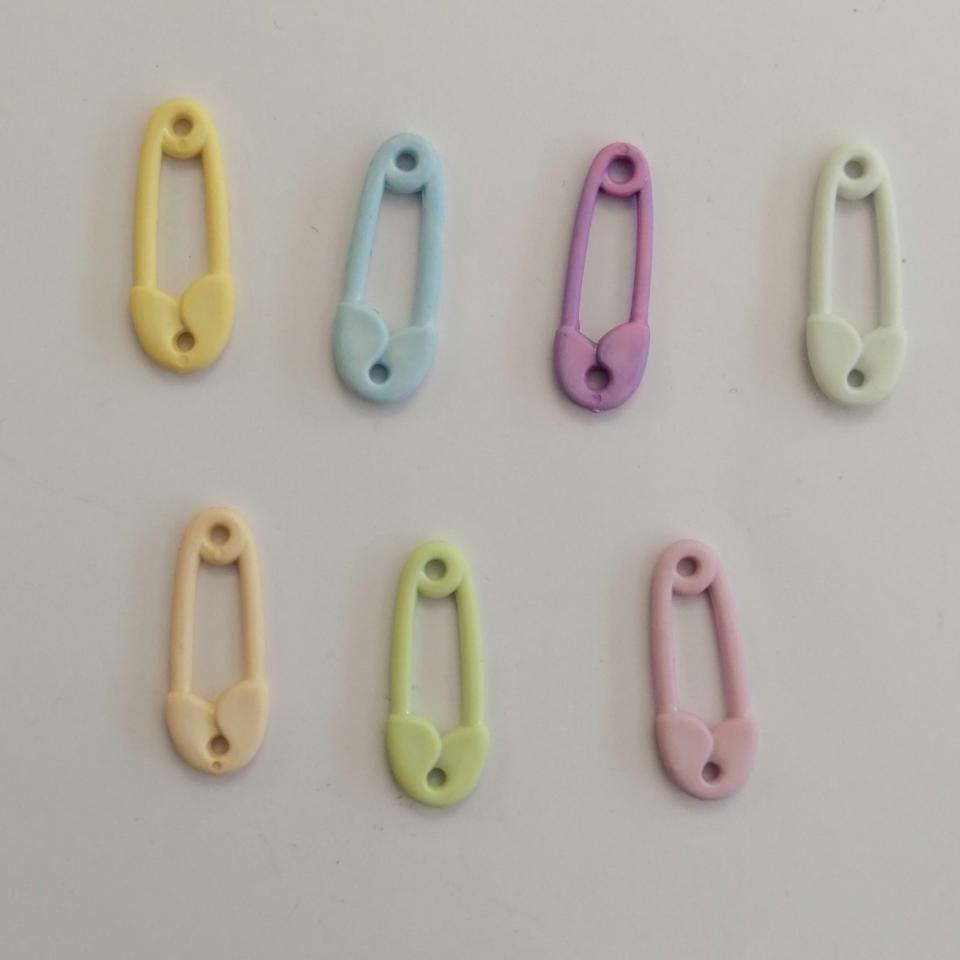 Bottoni decorativi in resina a forma di spille da balia Stafil busta da 7  pezzi 3.5 cm x 1,5 cm