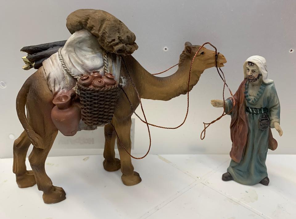 Viandante con Cammello per presepe Dekoprojekt Sandro Scheuerer e K. Altezza massima cammello 12 cm