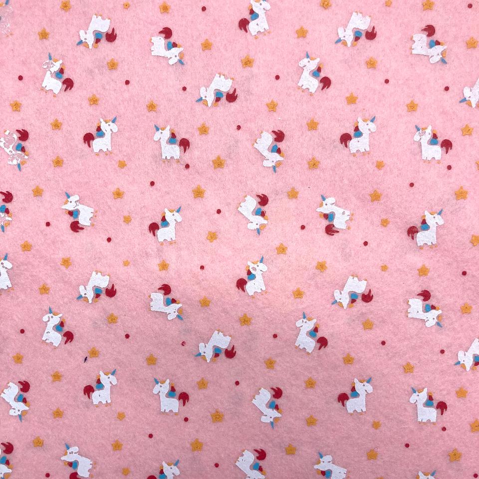 pannolenci stampato rosa con unicorni bianchi stafil 30 x 40 cm