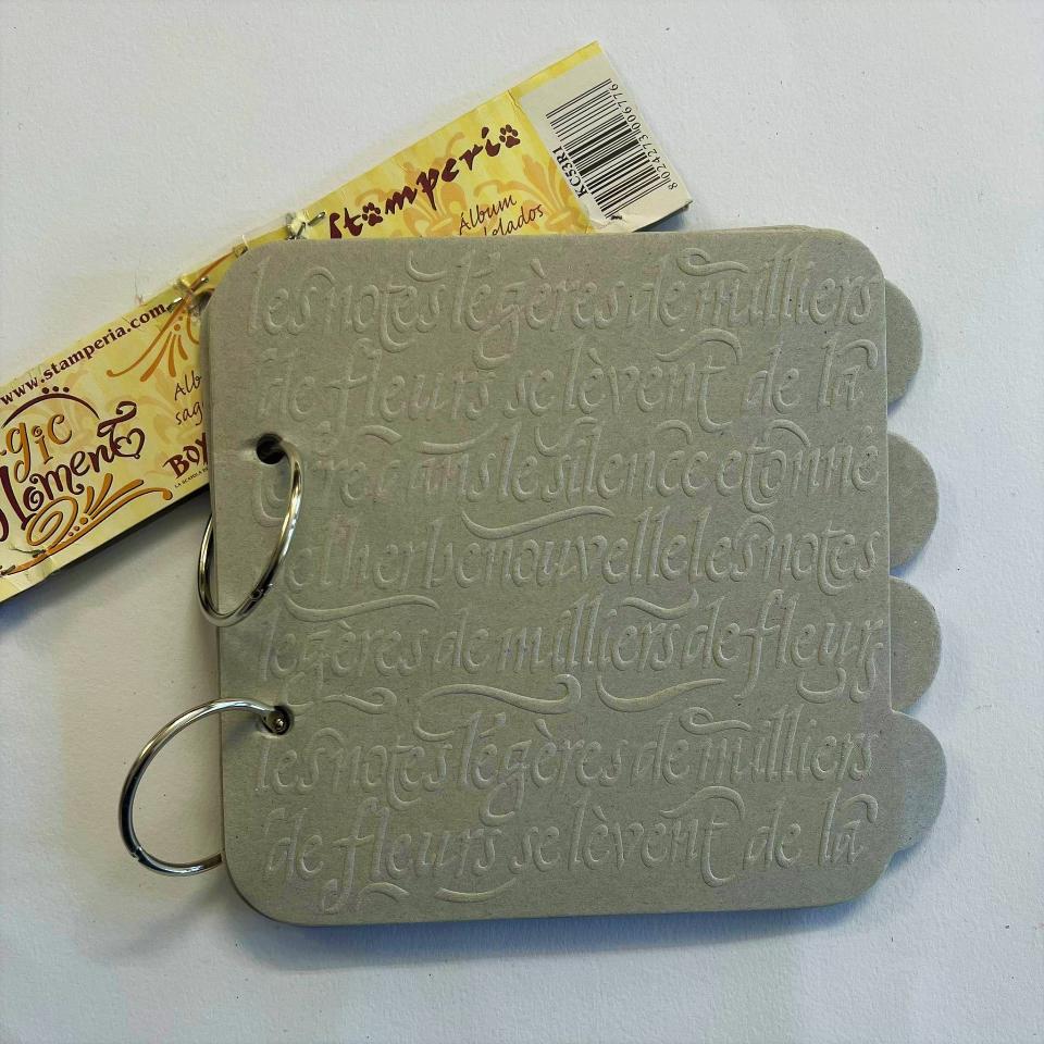 Album in cartone sagomato stamperia Goffrata con scritte in francese agenda  15 cm x 15 cm