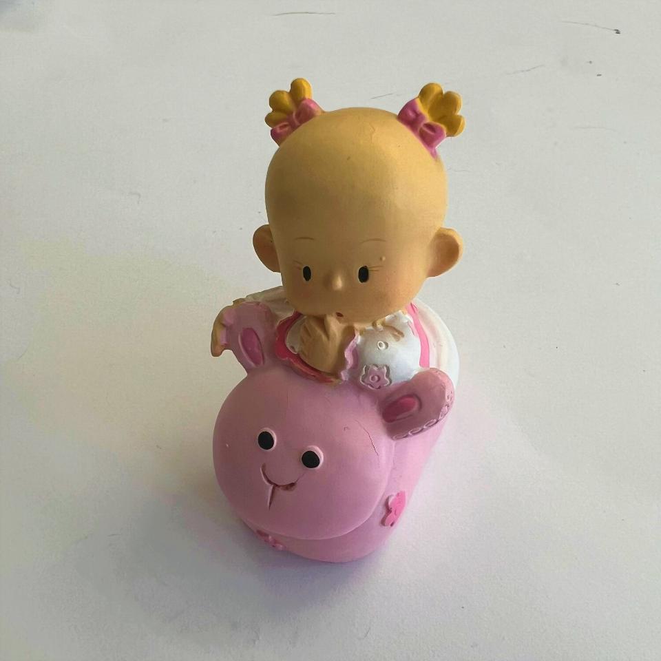 decorazione bambina dentro macchinina hobby fun resina h 5cm